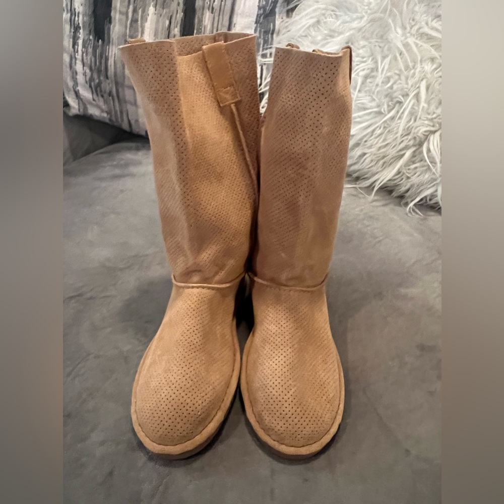 New UGG Unlined Perf Suede Leather Boots 1016853 Chestnut Brown Women Size 10